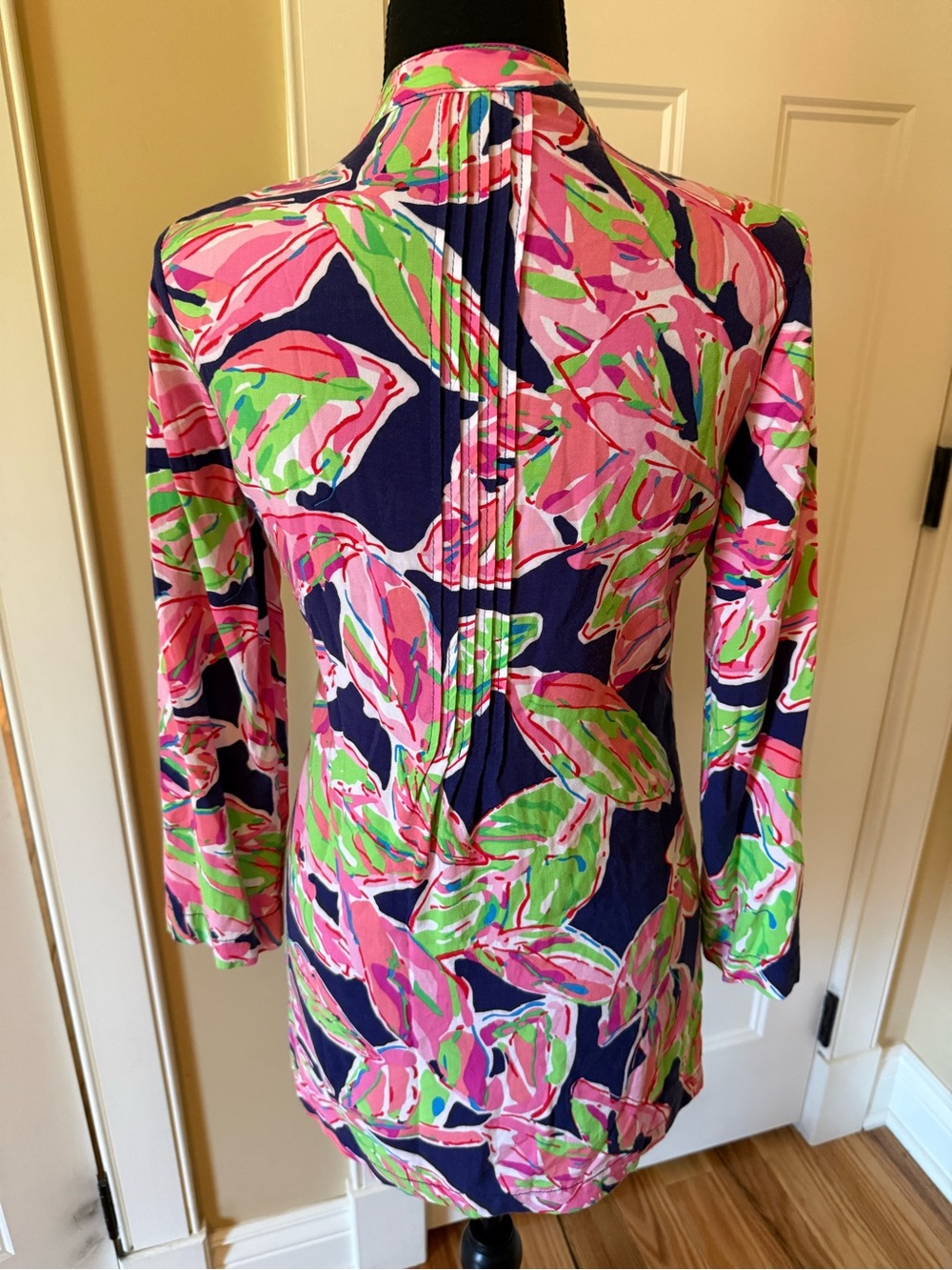 Lilly Pulitzer Sarasota Tunic Top In The Vias Navy Blue Pink Green Floral Sz XXS - Picture 4 of 12